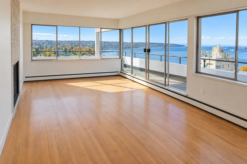 Elliot Towers #1200: Living room with ocean view